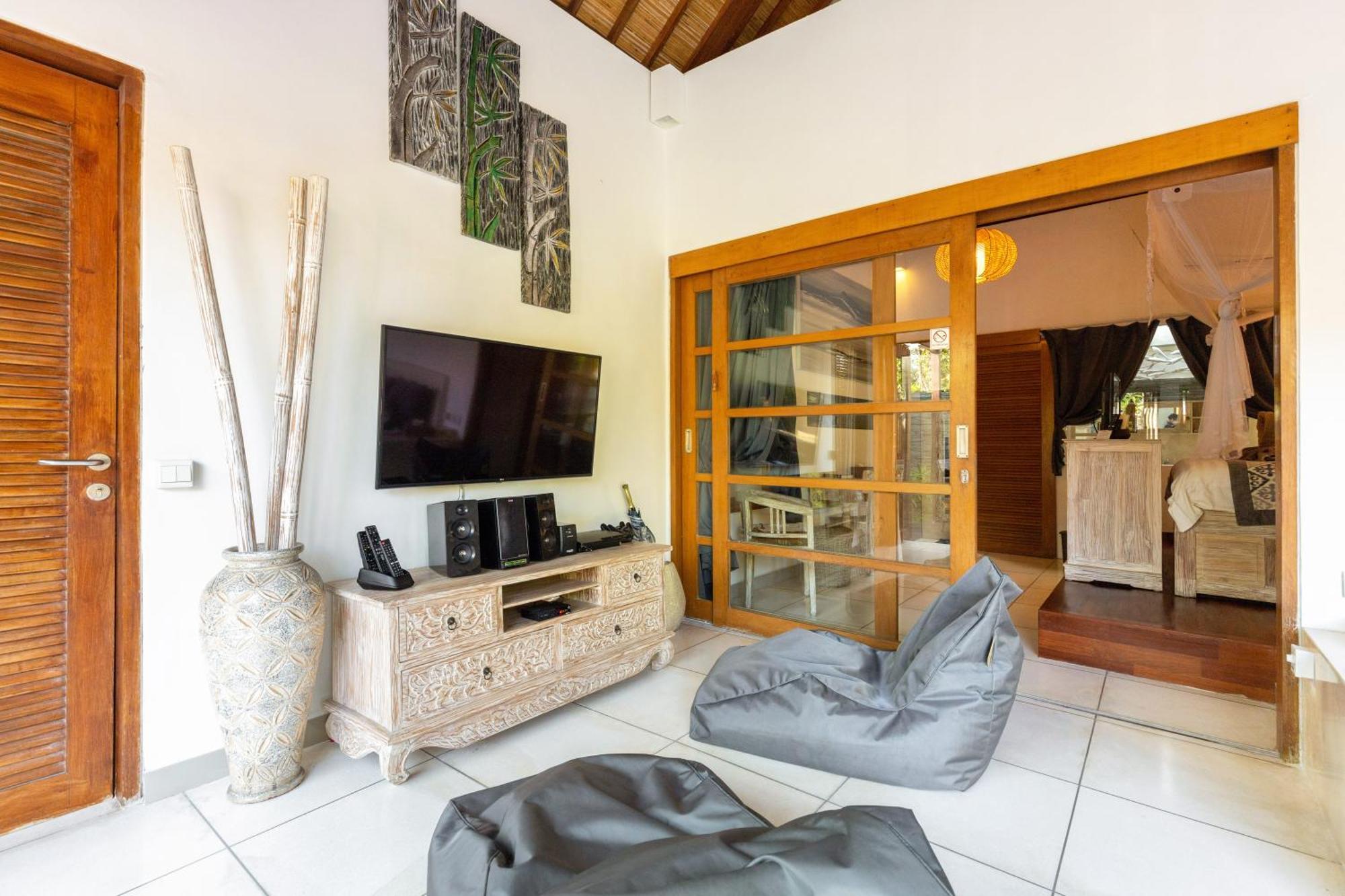 2 Bedroom With Pool With Car Park Villa